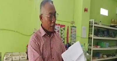 Pemilik Toko Tagih SMA Negeri 2 Namlea, Utang ATK Capai Rp108,9 Juta 1 Pemilik Toko Tagih SMA Negeri 2 Namlea, Utang ATK Capai Rp108,9 Juta