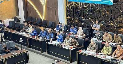 Baleg DPR Rapat dengan Kemendag-Kementan Bahas RUU Komoditas Strategis 1 Baleg DPR Rapat dengan Kemendag-Kementan Bahas RUU Komoditas Strategis