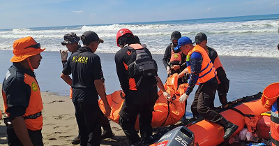 Nelayan Hilang di Pantai Suwuk Ditemukan Meninggal 1 Nelayan Hilang di Pantai Suwuk Ditemukan Meninggal