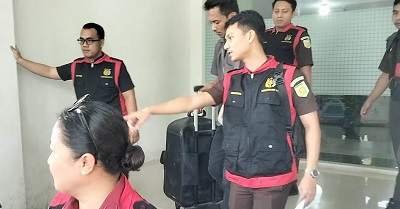 Kajari Geledah Bapplitbangda dan Dinas Koperasi Maluku Tengah 1 Kajari Geledah Bapplitbangda dan Dinas Koperasi Maluku Tengah
