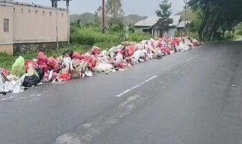 Jalan BTN Tatanggo Dipenuhi Sampah, Warga Minta Penanganan Segera