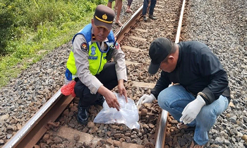 Petugas Rel Tewas Tertemper KA di Batang