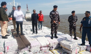 TNI AL Sita 200 Ton Arang Bakau Ilegal di Perairan Meranti