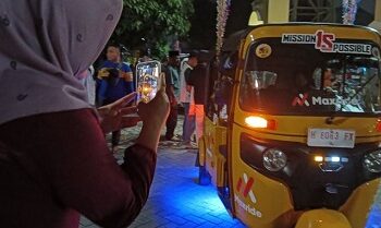 Pawai Bajaj Meriahkan Malam Takbiran di Semarang