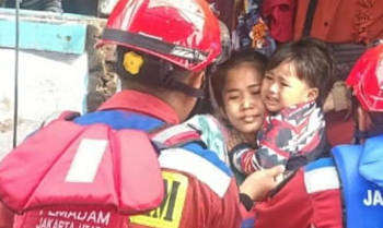 Puluhan Penumpang Kapal Mati Mesin Dievakuasi
