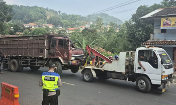 Pemudik Tewas dalam Kecelakaan Truk Sapi di Nagreg