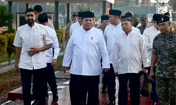 Presiden Prabowo Salat Id di Aceh Bersama Korban Banjir