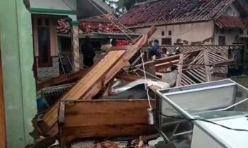 Hujan dan Angin Kencang Terjang Ciamis, Puluhan Rumah Rusak