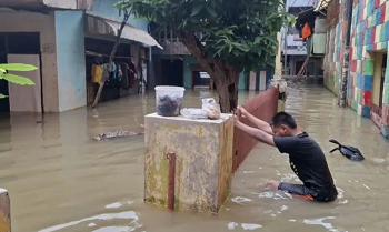 20 RT di Jaktim Terendam Banjir, Ketinggian Capai 180 Cm