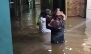 Banjir Satu Meter Rendam Jakarta Timur Pagi Ini