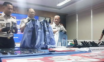 Imigrasi Bogor Deportasi 13 WN Jepang Pelaku Scamming