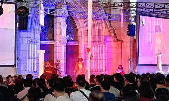 Katedral Jakarta Ajak Umat Cintai Wastra Nusantara saat Paskah