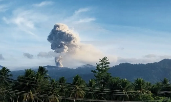 Gunung Dukono Meletus 76 Kali dalam Sehari