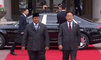 Prabowo disambut Presiden Korsel Lee Jae Myung di Blue House