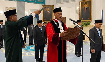 Prabowo Saksikan Sumpah Liliek sebagai Hakim MK