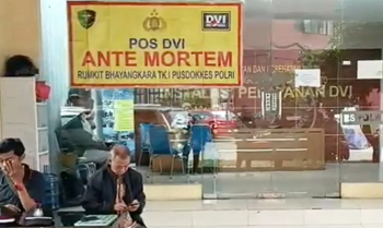 Keluarga Tunggu Identifikasi Korban Kecelakaan KRL di RS Polri