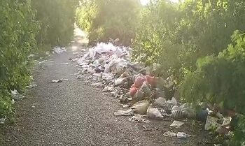 Sampah Menumpuk di Sifnana, Warga Keluhkan Bau dan Lemahnya Pengawasan