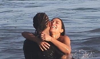 Makin Lengket, Kim Kardashian & Lewis Hamilton Terciduk Mesra di Pantai