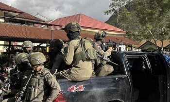 Satgas Cartenz Tembak Anggota KKB yang Serang TNI Tahun 2024