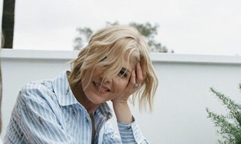 Selma Blair Rilis Piyama Mewah Terinspirasi dari Penyakitnya