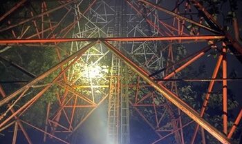 Pemuda di Banyumas Nekat Mau Akhiri Hidup Panjat Tower 70 Meter gegara Asmara