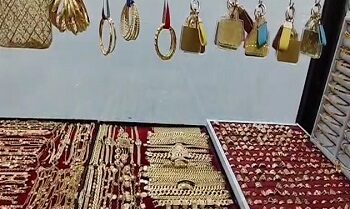 Harga Emas di Pasar Inpres Namlea Turun Rp2.500 .000 per Gram