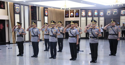 Kapolri Lantik Kalemdiklat dan Lima Kapolda 1 Kapolri Lantik Kalemdiklat dan Lima Kapolda
