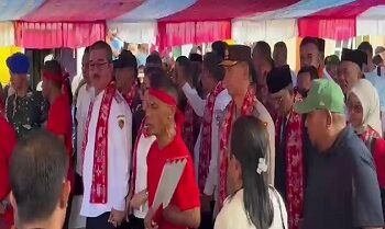 Dihadiri Gubernur Maluku, Bupati Malteng Resmi Lantik Raja Siri Sori Islam