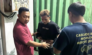 Polisi Tangkap Manusia Silver Todong Pengendara di Kuta
