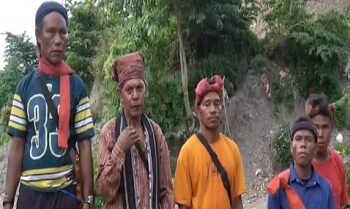 Pemilik Lahan Batu Merah Wael Gelar Ritual Adat di Gunung Botak