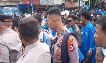 Demo Mahasiswa Unpatti di Ambon Berujung Ricuh, Satu Polisi Terluka