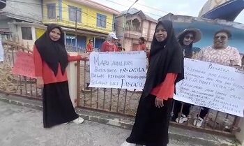 Konar Jar Gelar Aksi Bersih Tugu dan Bagi Mawar di Hari Pancasila