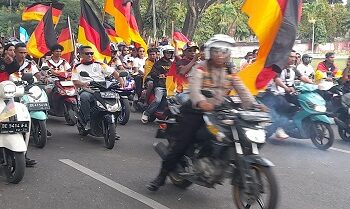 Ribuan Fans Piala Dunia 2026 di Aru Gelar Pawai Damai