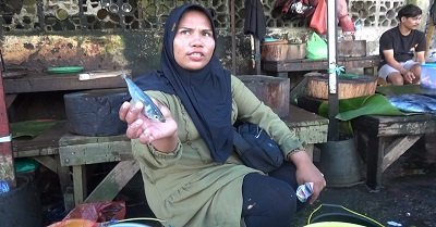Home 47 Harga Ikan Turun, Bawang Putih Naik di Pasar Mardika Ambon