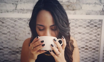 Kebiasaan Minum Kopi Berdampak pada Tulang Wanita 7 Kebiasaan minum kopi dan dampaknya terhadap kesehatan tulang wanita