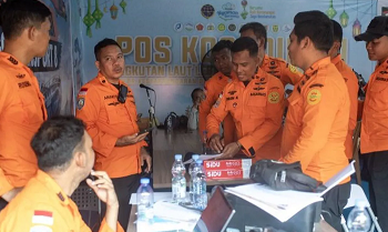 Basarnas: Enam Meninggal dalam Kecelakaan Kapal Virgo 7 Basarnas mengevakuasi korban kecelakaan Kapal Virgo Transport 8 di Laut Jawa